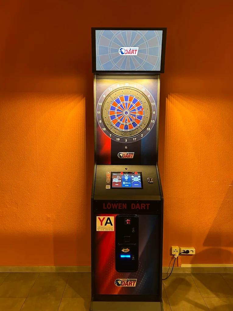 Dartautomat vom Spielautomatenaufsteller in der Gastronomie
